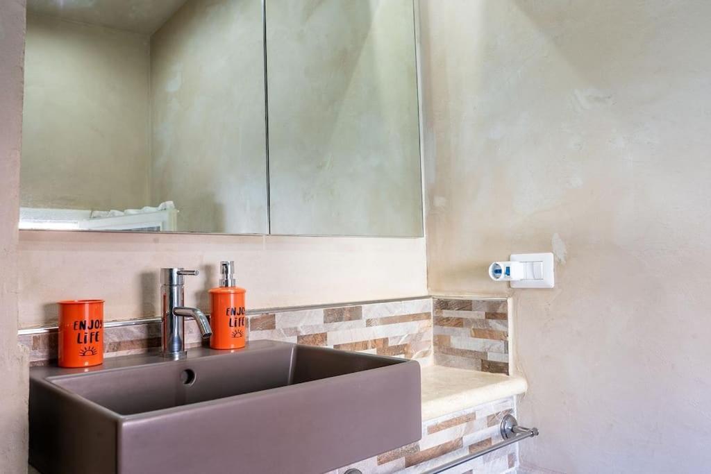Casa Vacanze L'Angolo Fiorito Bettolle Exterior foto